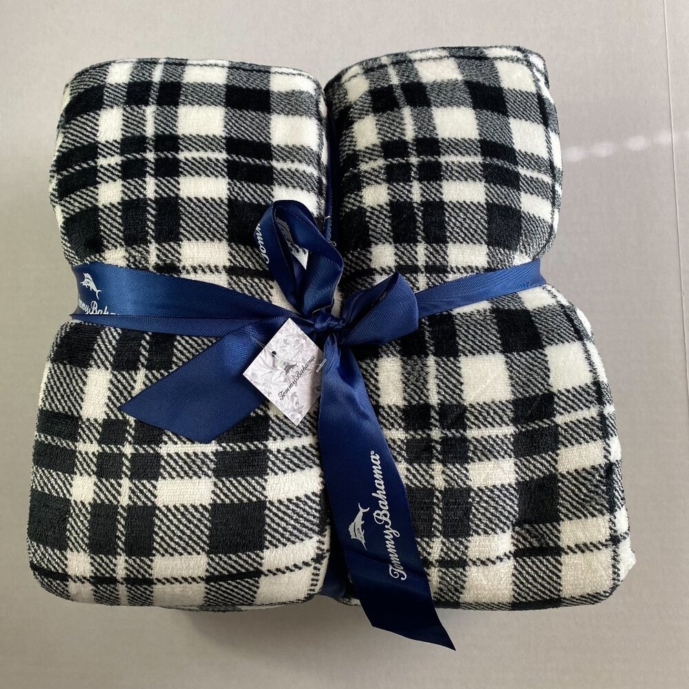 Tommy Bahama 50X 70 Black and White Flannel Sherpa Throw/Blanket